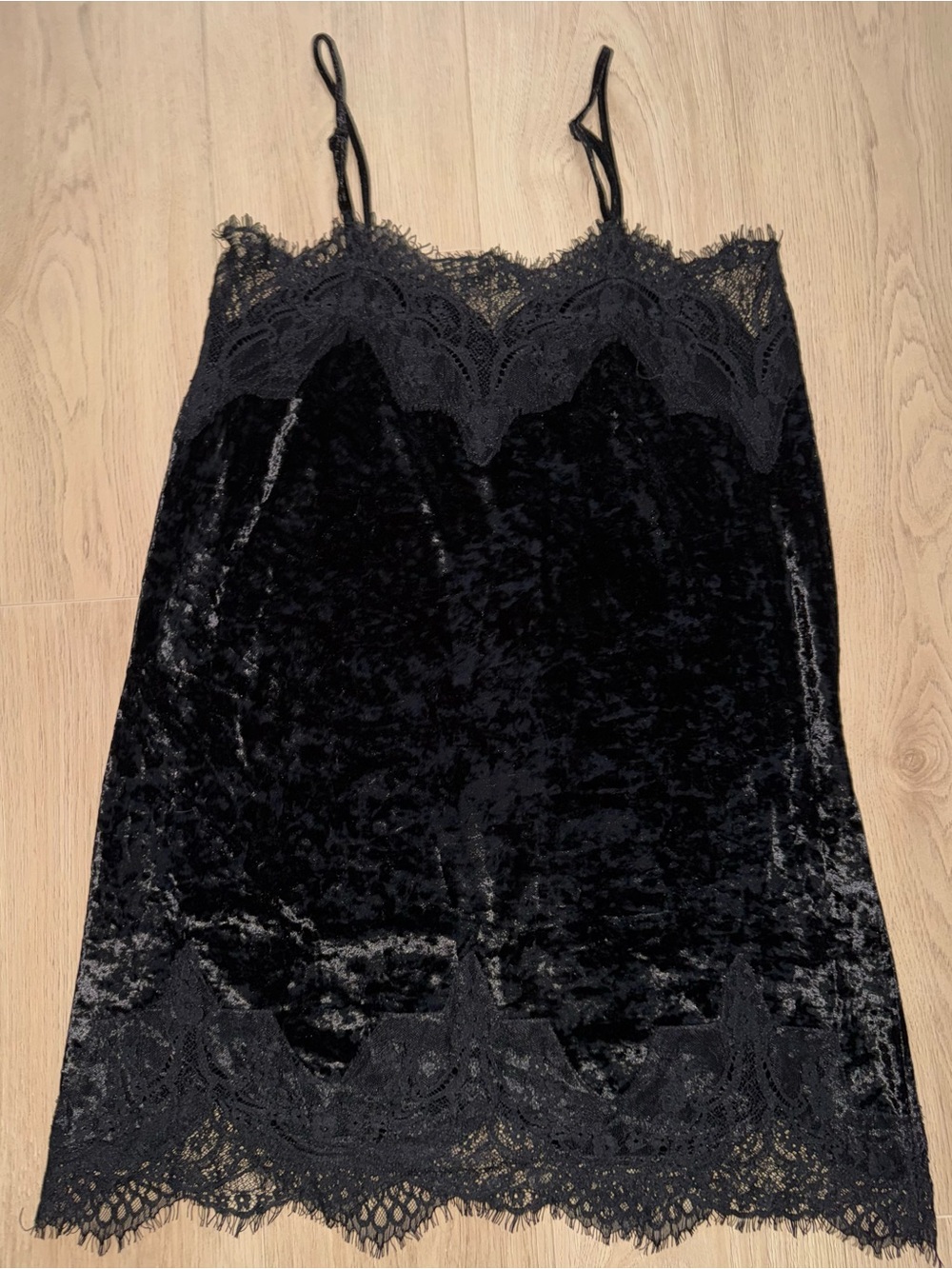 STORIA Velvet‎ Lace Trim Slip Dress